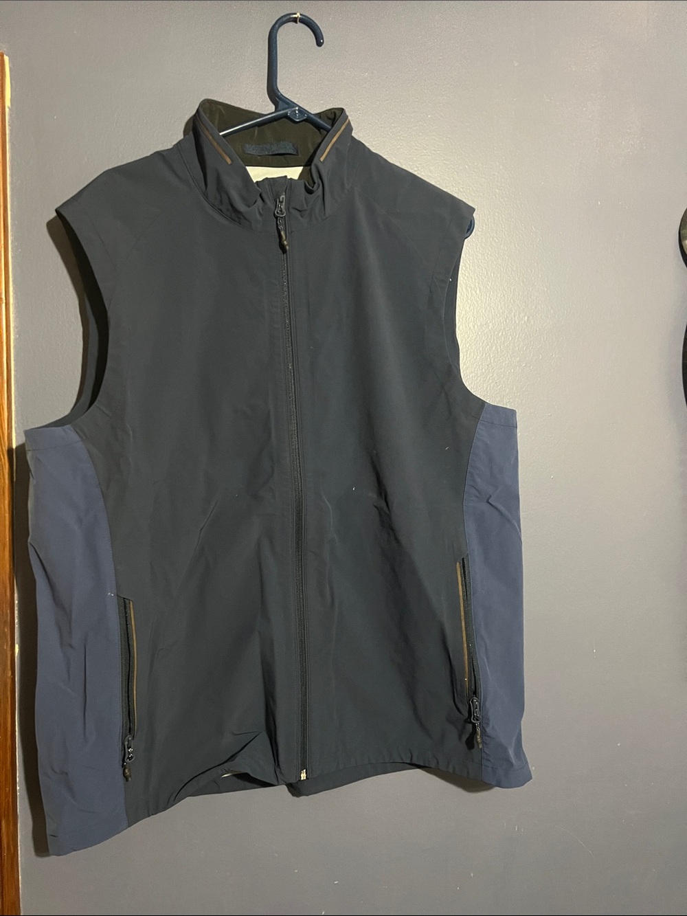 Vineyard Vines Black Vest with Navy Side Panels